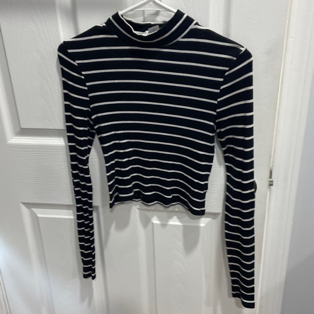 Black and white striped H&M cropped top with mock neck